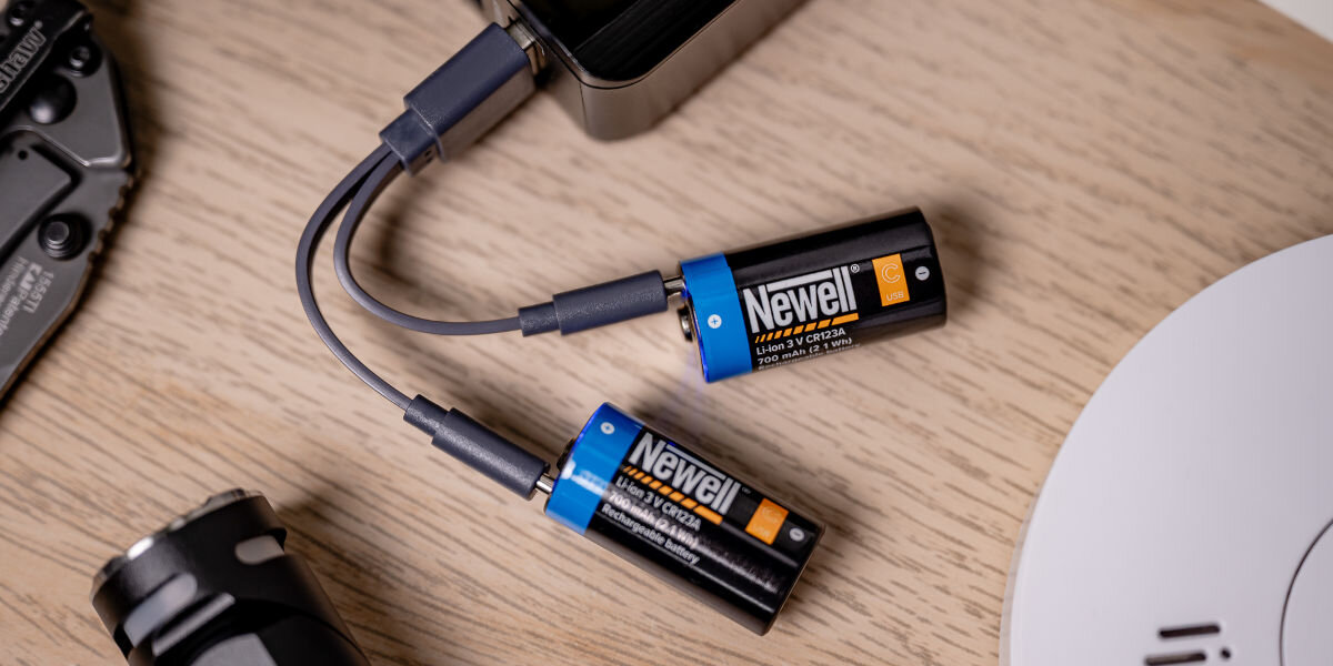 Akumulatorki NEWELL NL4206 CR123A USB-C 700 mAh (2 szt.), ładowanie, USB-C, dioda, podróż, Ładowanie Newell USB-C z powerbanka