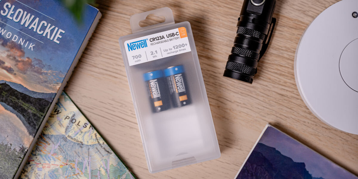 Akumulatorki NEWELL NL4206 CR123A USB-C 700 mAh (2 szt.), zabezpieczenia, bezpieczeństwo, stabilność, technologia, Blister Newell USB-C z latarką i mapami.