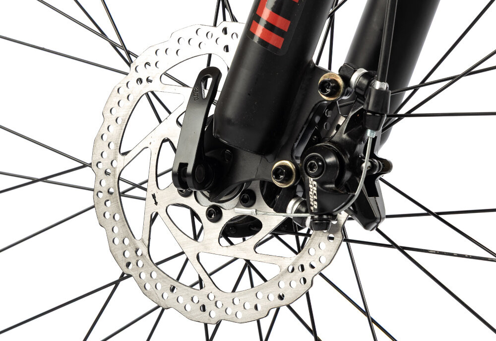 Rower młodzieżowy INDIANA X-Pulser 2.6 26 cale Czerwony zbliżenie hamulec podstawa bezpieczeństwa hamulce tarczowe mechaniczne do jazdy w każdych warunkach pogodowych na każdej trasie bardzo duża siła hamowania z przodu i z tyłu podwójny pakiet bezpieczeństwa