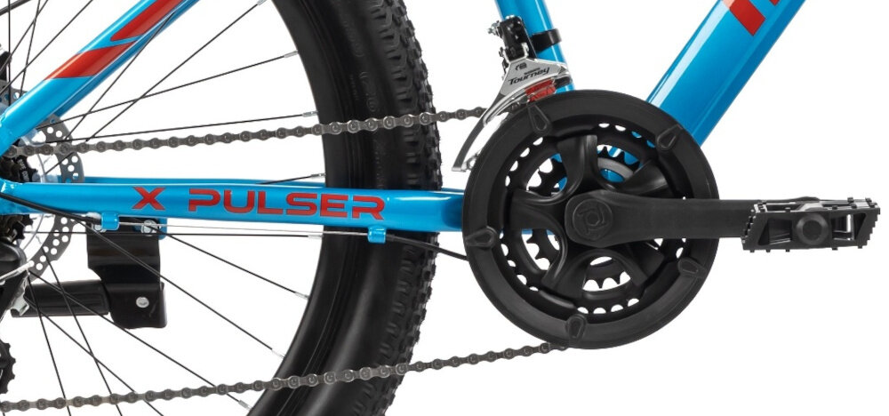 Rower młodzieżowy INDIANA X-Pulser 2.6 26 cale Niebiesko-czerwony zbliżenie na korbę i wolnobieg stalowa wydajna konstrukcja korby marki INDIANA wolnobieg BEST typu 14-28z solidny i wytrzyma obciążenie nawet w trudnych warunkach