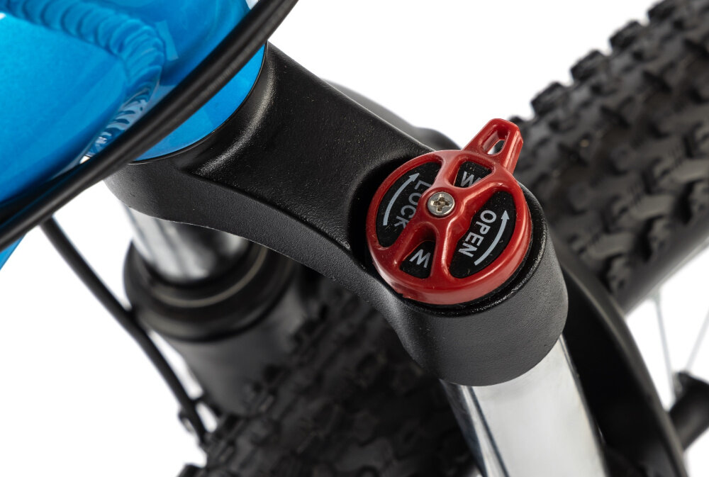 Rower młodzieżowy INDIANA X-Pulser 2.6 26 cale Niebiesko-czerwony zbliżenie na amortyzator rower typu hardtail przedni amortyzator sprężynowy marki INDIANA ułatwia najeżdżanie na przeszkody i niweluje wstrząsy na kierownicy