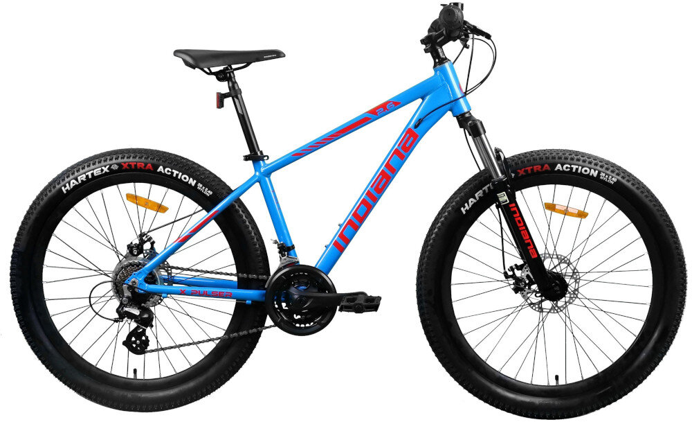 Rower młodzieżowy INDIANA X-Pulser 2.6 26 cale Niebiesko-czerwony zbliżenie na stopkę zdjęcie na białym tle specjalne gwinty przymocowanie uchwytu na bidon odblaski dobra widoczność na drodze bezpieczeństwo