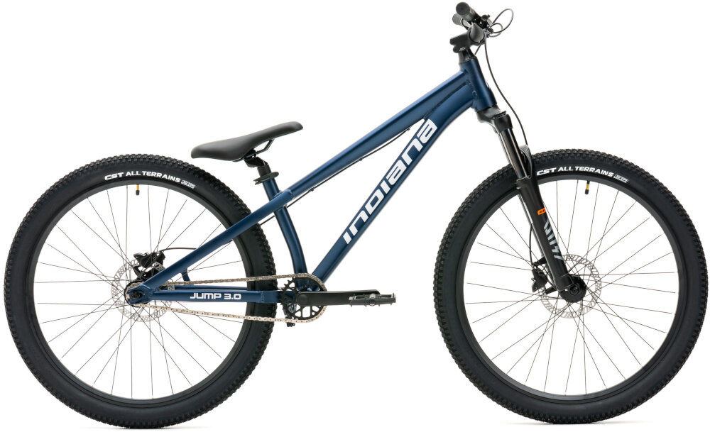 Rower górski MTB INDIANA Dirt Jump 3.0 M13 26 cali męski Granatowo-biały rower na białym tle widoczny z boku 13-calowa aluminiowa ramę rower zwinny lekki łatwo go podnieść waga 14 kg odporność na korozję wybór rozmiaru ramy Twój wzrost mierzony w zrelaksowanej pozycji typ roweru dla osób o wzroście od 140 do 190 cm