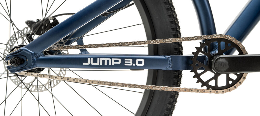 Rower górski MTB INDIANA Dirt Jump 3.0 M13 26 cali męski Granatowo-biały zbliżenie na korbę solidna korba PROWHEEL o parametrach 28T x 170 mm efektywne przenoszenie siły na napęd płynniejsza praca lepsza wydajność