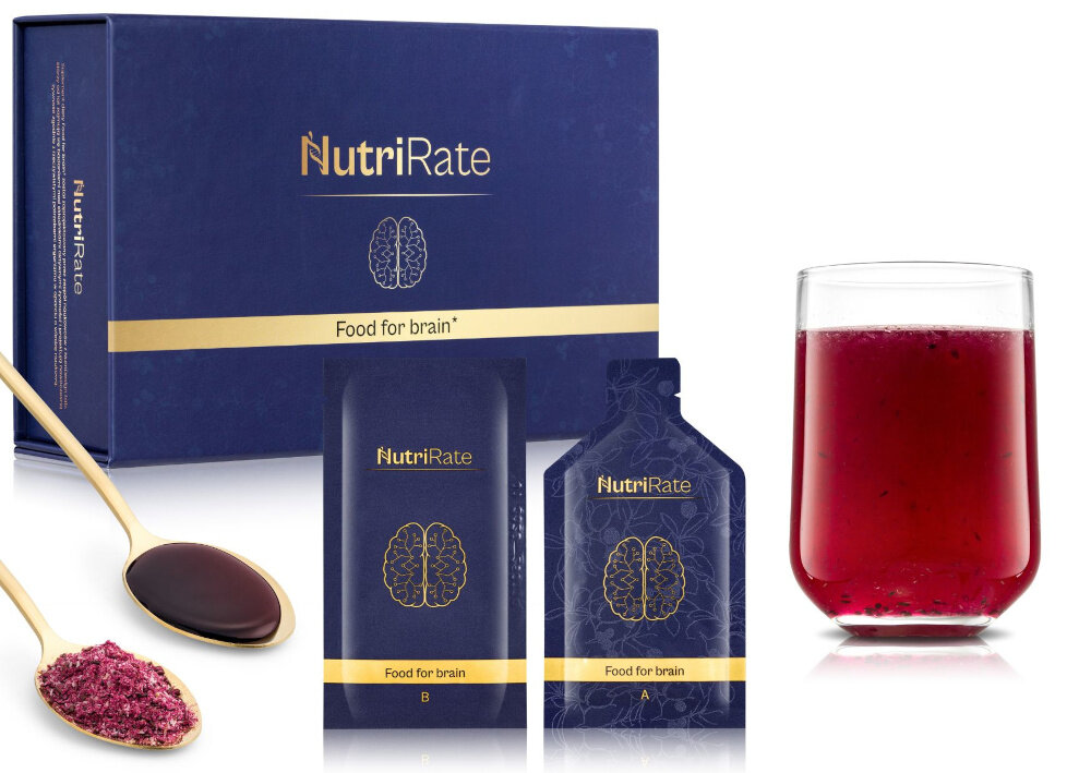 Suplement diety NUTRIRATE FoodforBrain 2 x 30 saszetek białe tło pudełko dwie saszetki szklanka z czerwonym płynem i dwie łyżki komponent A zawiera bogactwo polifenoli 226 mg antocyjany 69 mg z owoców jagodowych wysokiej jakości silne działanie antyoksydacyjne ochrona przed stresem oksydacyjnym