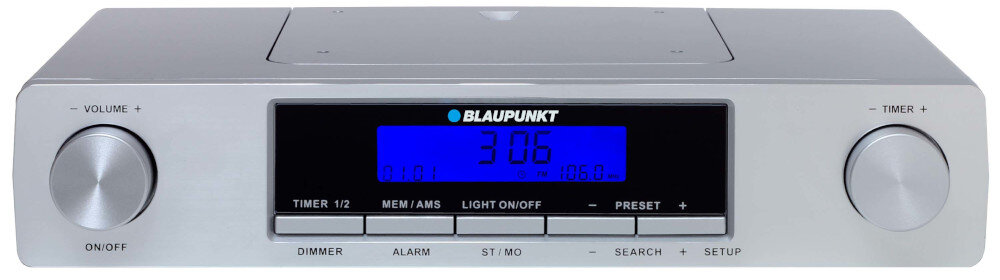 Srebrne radio z wyświetlaczem LCD, na którym widnieje napis \'BLAUPUNKT\' oraz godzina \'3:06\'. Posiada pokrętła do regulacji głośności i timera oraz przyciski funkcyjne takie jak \'DIMMER\', \'ALARM\', \'ST/MO\', \'SEARCH\', \'SETUP\'.