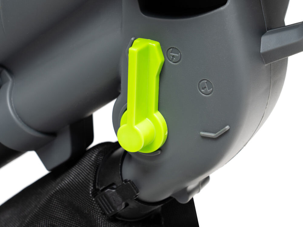 Odkurzacz do liści elektryczny NAC VBE320-FS-J zbliżenie na włącznik silnik 3200 W wydajność suche mokre liśćie