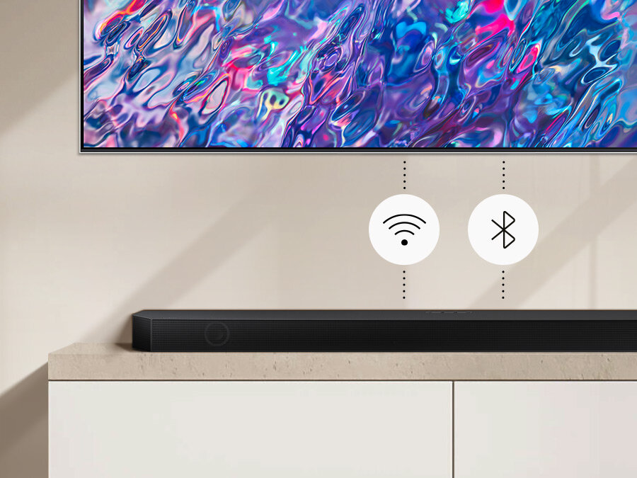 phpwofqxk pl-feature-connect--listen--enjoy-531142731 Ikony Wi-Fi i Bluetooth® pomiędzy telewizorem a soundbarem. HW-Q700B