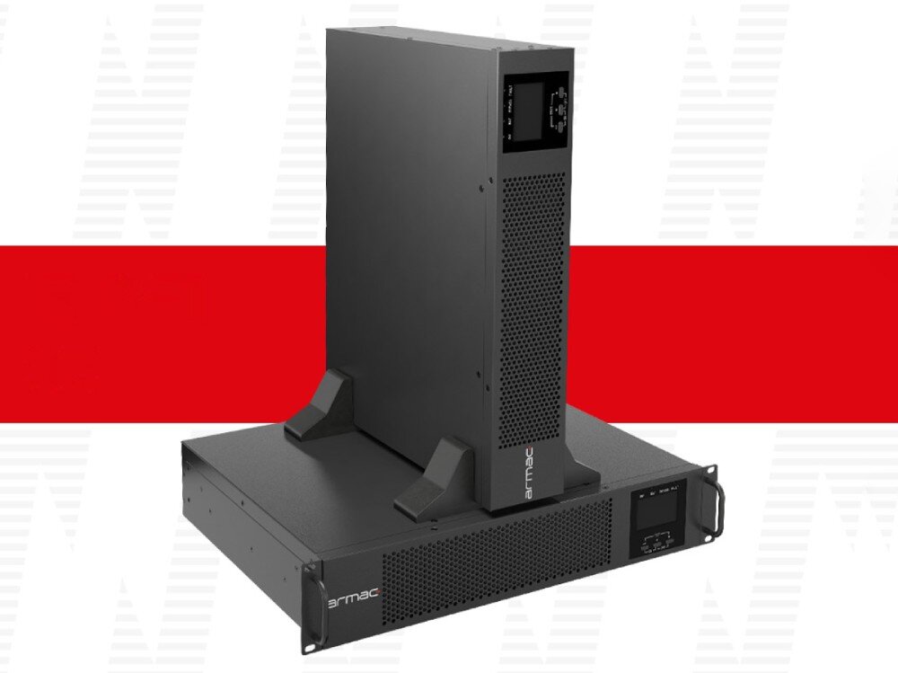 Zasilacz UPS ARMAC Office Rack On-Line PF1 Dwa zasilacze awaryjne UPS, gdzie jeden znajduje się w pozycji pionowej na podstawkach, a drugi leży poziomo pod nim