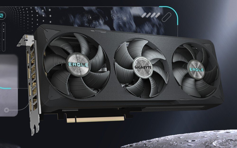 Komputer MAD DOG GeForce RTX5070 DLSS 4 Reflex Edition 2 Powered by Gigabyte AORUS301-A20DR64 Trzywentylatorowa karta graficzna widoczna od frontu na tle futurystycznego interfejsu z motywem księżyca, architektura, wydajność, rdzenie CUDA