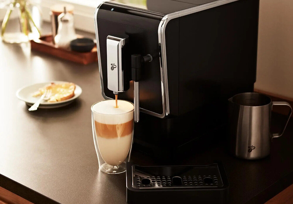 Ekspres TCHIBO Esperato Latte od 25 do 250 ml z podświetleniem filiżanki