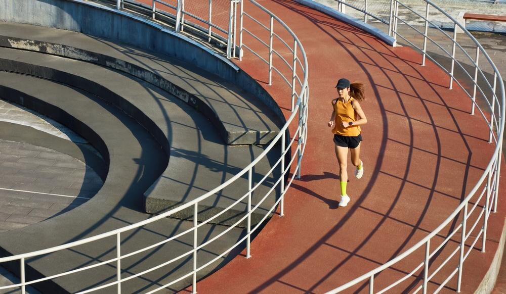 Smartwatch SUUNTO Run funkcje dla biegaczy pomiar tempa dystans