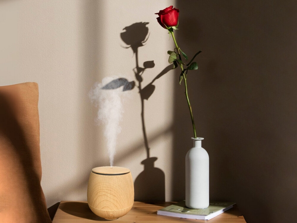 Aromatyzer NATURAL ORIGIN Barrel Woodend bezpieczny materiał PP zasilanie USB funkcja auto-off 150 ml pojemności