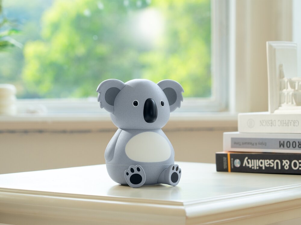 Dyfuzor NATURAL ORIGIN Koala
            uroczy dyfuzor na półce miś koala element wystroju kompaktowe wymiary dziecięce wnętrze towarzysz dziecka