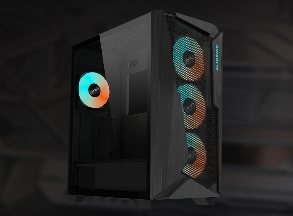 Komputer MAD DOG GeForce RTX5070 DLSS 4 Reflex Edition 2 Powered by Gigabyte AORUS301-I19WR32WP Widok na komputer od boku z podświetlonymi wentylatorami, na ciemnym tle, wygląd, wentylacja, porty