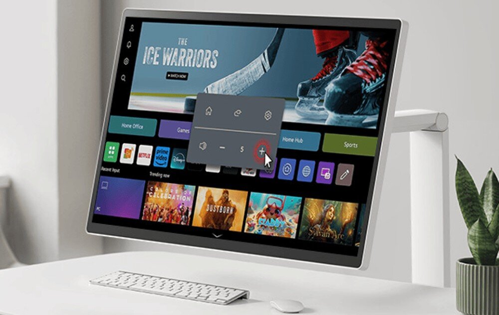 Monitor LG Smart 32U721SA-W.AEU Monitor na biurku z wyświetlonym interfejsem i menu do regulacji głośności na pierwszym planie, cechy, zalety, przeznaczenie