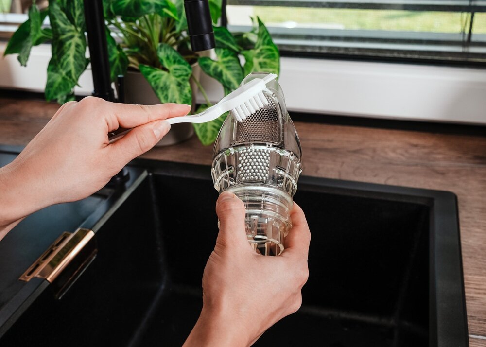 Wyciskarka wolnoobrotowa CONCEPT Nutriboost LO7250 uniwersalne mikrositko, krótszy czas mycia, prostsza codzienna konserwacja