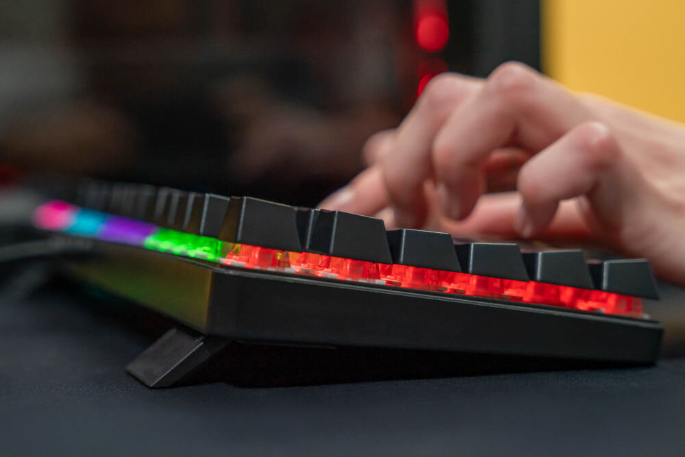 Klawiatura MAD DOG GK510K Outemu Red Czarny bokiem z aktywnym podświetleniem RGB kolorowe podświetlenie liniowe przełączniku niska siła nacisku długa żywotność szybka reakcja