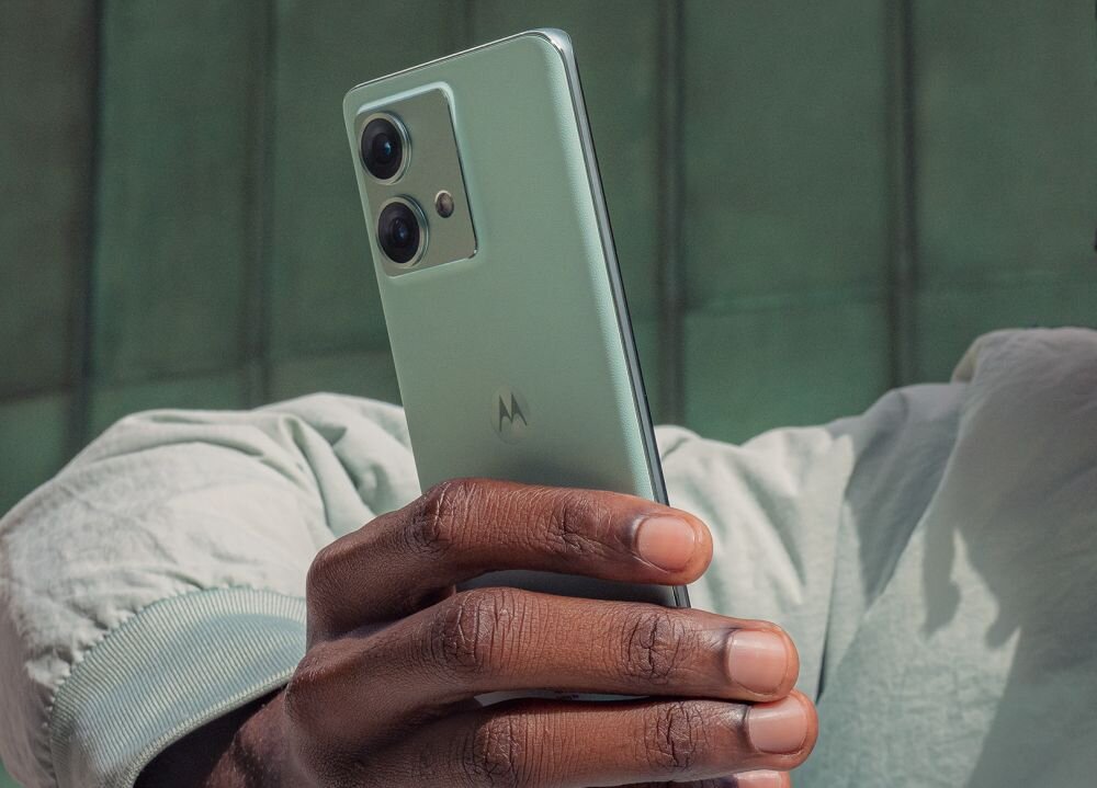 Smartfon MOTOROLA edge 40 neo ekran bateria aparat procesor ram pamięć pojemność rozdzielczość zdjęcia filmy opis dane cechy blokady system łączność wifi bluetooth obudowa szkło odporność porty muzyka transfer sieć przekątna matryca waga czujniki oled amoled ips