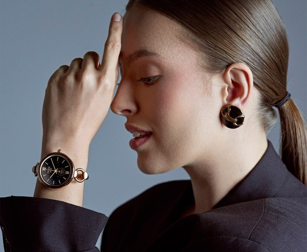 Smartwatch MAXCOM FW51 Crystal Złoty ekran bateria czujniki zdrowie sport pasek ładowanie pojemność rozdzielczość łączność sterowanie krew puls rozmowy smartfon aplikacja