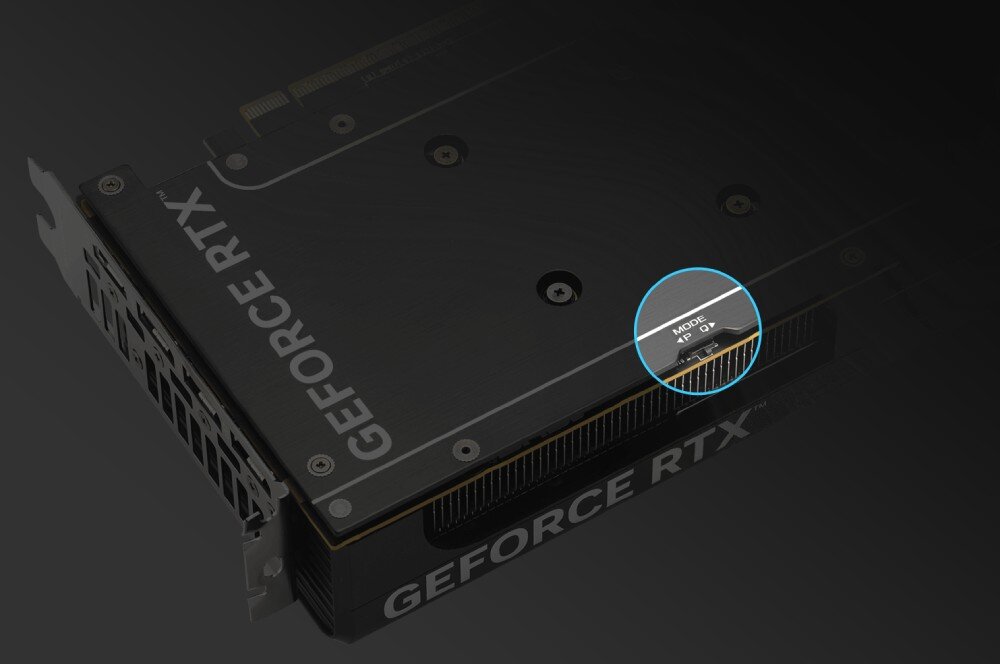 ASUS Prime GeForce RTX 5050 OC Edition 8GB Widok przełącznika bios karty graficznej oznaczonego jako 'P - Q' z przewodem zasilającym podłączonym do wtyku na krawędzi PCB