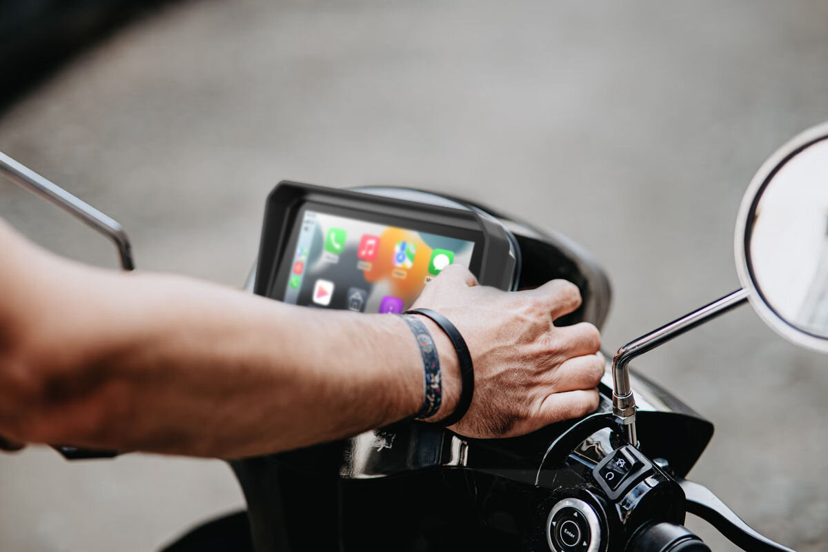 Stacja multimedialna do motocykla Nexadio MB100 CarPlay Android Auto