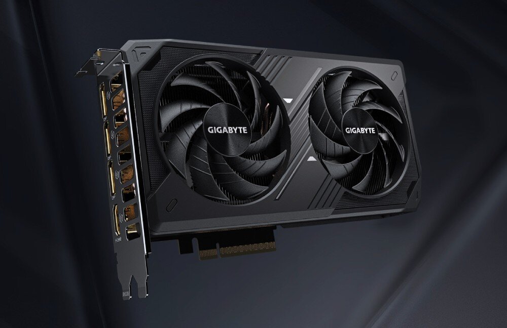 Komputer MAD DOG GeForce RTX5060 DLSS 4 Reflex Edition 2 DEEPCOOL-A08WR64WH Karta graficzna z dwoma wentylatorami. Po lewej stronie widoczny jest panel złącza z pięcioma portami wideo, w tym HDMI i DisplayPort. Na środku wentylatorów widnieje logo 'GIGABYTE', karta graficzna, rdzenie CUDA, grafika, wentylatory
