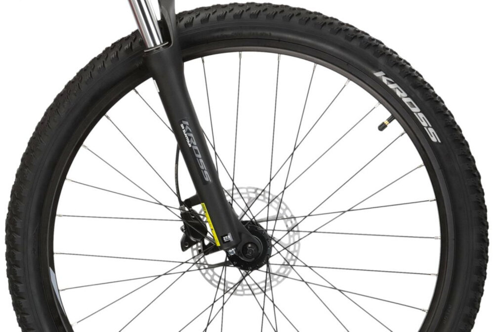 Rower górski MTB KROSS Lea 6.0 D16 27.5 cala damski Niebiesko-pomarańczowy zbliżenie na oponę rozmiar koła 27,5 cali łatwe pokonywanie przeszkód duży kontakt koła z podłożem szerokie opony marki WANDA dobra przyczepność aluminiowe obręcze zachowanie regularnego kształtu kół stabilne trzymanie opony bezpieczna i komfortowa jazda regularne sprawdzanie ciśnienia powietrza wartość na bocznej części opony