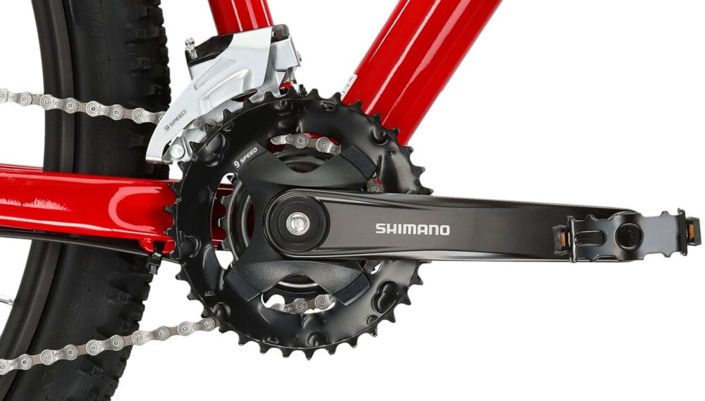 Rower górski MTB KROSS Level 1.0 M17 29 cali męski Czarno-czerwony zbliżenie na korbę kasetę i łańcuch lekka wydajna konstrukcja korby korba SHIMANO typu MT101 kaseta SHIMANO typu HG200 solidność wytrzyma bardzo duży nacisk na pedały