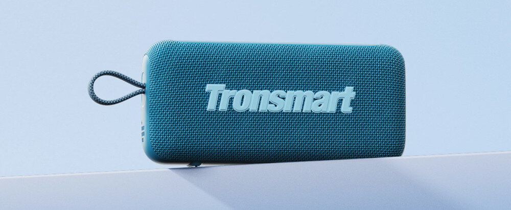 TRONSMART Trip 2 bas przestrzenny potężne brzmienie kompaktowy głośnik, głósnik od frontu na niebieskim tle