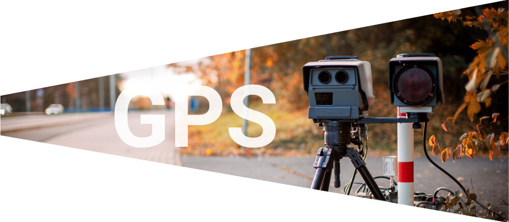 Wideorejestrator NAVITEL R9 Dual wbudowany moduł GPS otrzymuje powiadomienia i ostrzeżenia cyfrowego prędkościomierza