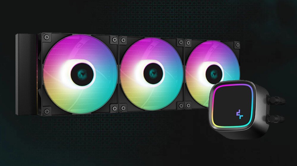 Komputer MAD DOG GeForce RTX5090 DLSS 4 Reflex Edition 2 DEEPCOOL-U03WR64WP Trzy wentylatory z podświetleniem RGB zamontowane na chłodnicy wodnej oraz głowica chłodzenia z kolorową ramką i logo na środku, chłodzenie procesora, radiator, wentylatory, głośność