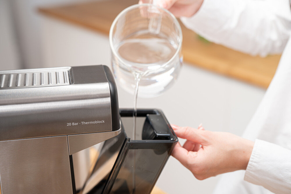 Ekspres ZELMER ZCM7300 Aroma Expert Zbiornik na wodę swoboda pojemność Przezroczysty materiał uzupełnienie