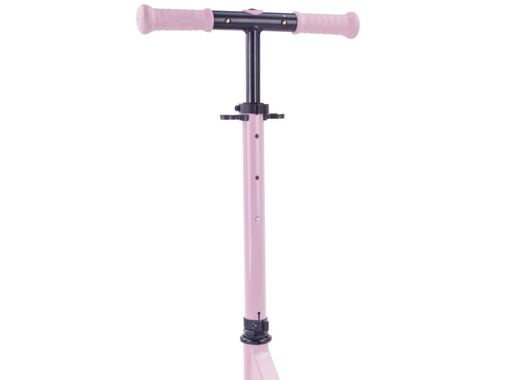 Różowa hulajnoga dziecięca z czarną kierownicą i różowymi uchwytami. Widoczna jest regulacja wysokości kierownicy.