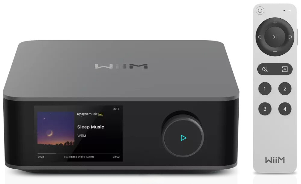 Wzmacniacz WiiM Ultra Amp streaming Spotify TIDAL HDMI ARC multiroom Chromecast Spotify Connect, odtwarzacz z pilotem od frontu na białym tle