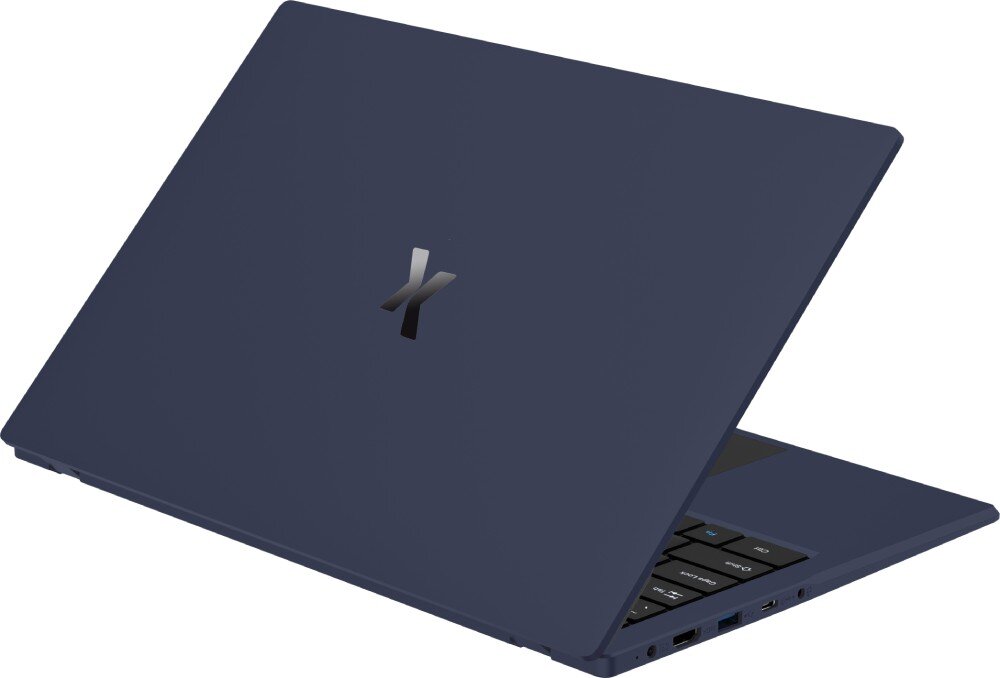Laptop MAXCOM Office mBook14 Lite Plus Tył obudowy otwartego granatowego laptopa z widocznym srebrnym logo w kształcie litery X oraz portami bocznymi, kamera, głośniki, mikrofon