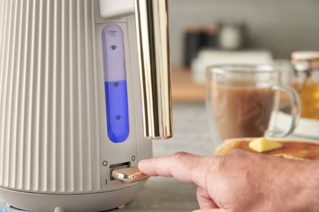 RUSSELL HOBBS Bronte - zbliżenie na wskaźnik poziomu wody