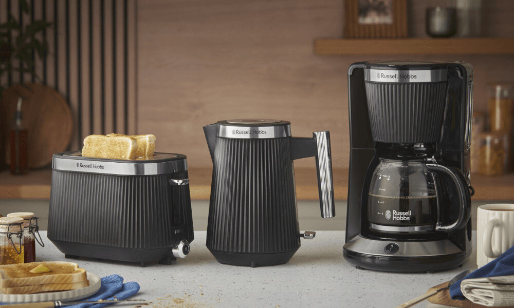 Czajnik RUSSELL HOBBS Bronte Stone 26750-70 Czarny  Poznaj serię Brontë linia urządzeń prawdziwa esencja Każdy detal został dopracowany komfort estetyka
