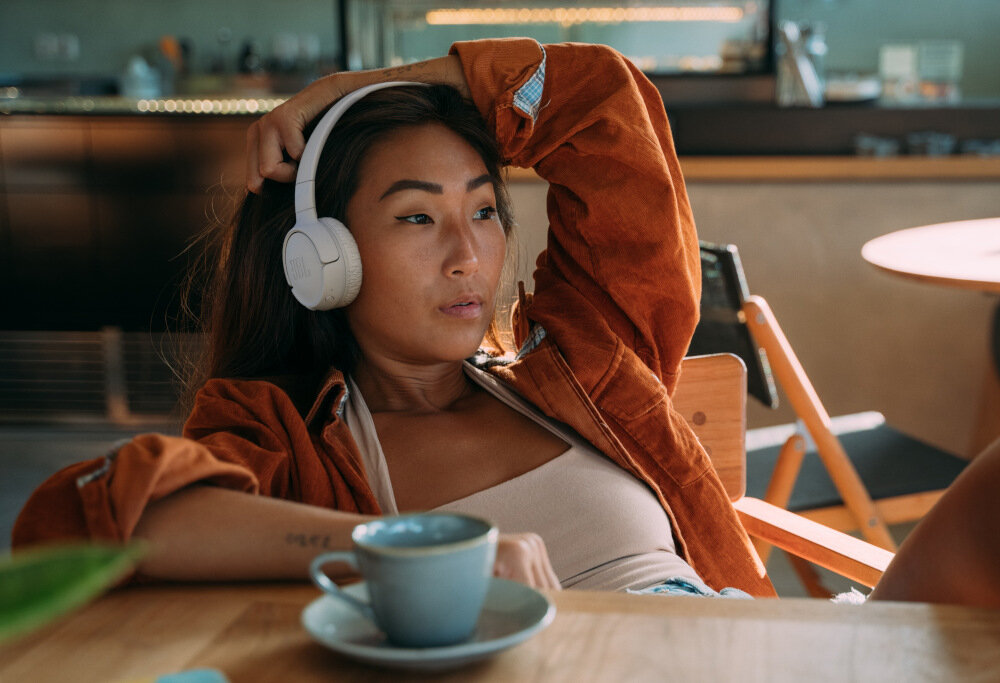 Słuchawki nauszne JBL Tune 520BT brzmienie dźwięk działanie obsługa połączenie wygoda 