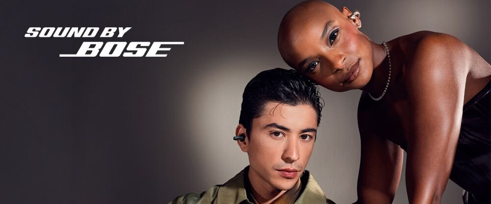 Motorola Moto Buds Loop Sound by Bose klarowność wyważone brzmienie doświadczenie, osoby z założonymi słuchawkami