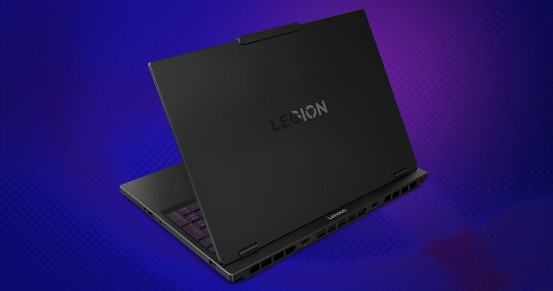  Wewnętrzna konstrukcja laptopa Lenovo Legion ze wskaźnikami systemu chłodzenia, niebieskim podświetleniem komponentów i wizualizacją przepływu powietrza w zaawansowanym systemie termicznym Coldfront Hyper. - aluminiowa pokrywa i polimerowa obudowa, Kamera 