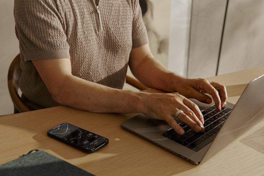 Smartring OURA Ring 4 monitorowanie snu aktywności zdrowia serca kobiet