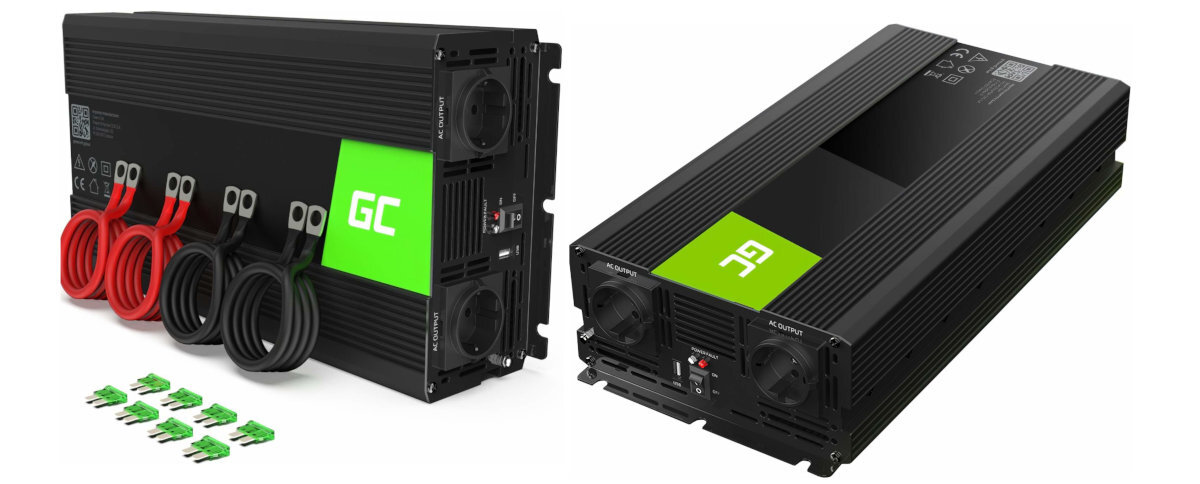 Dwa czarne urządzenia z zielonymi elementami i logo \'GC\', wyposażone w gniazda i kable. Obok znajdują się zielone bezpieczniki.