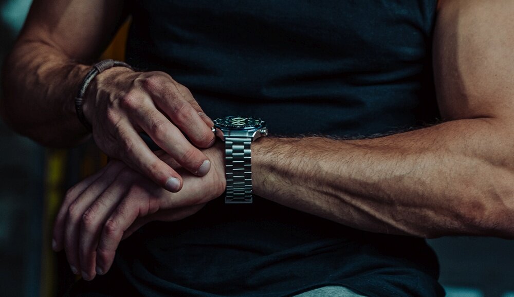 SMARTWATCH Ecowatch 1 ekran bateria czujniki zdrowie sport pasek ładowanie pojemność rozdzielczość łączność sterowanie krew puls rozmowy smartfon aplikacja