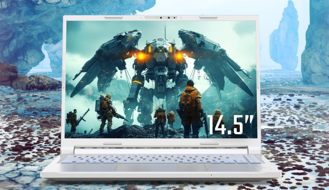 Laptop z wyświetlaczem pokazującym scenę z gry, na której widać dużego robota i postacie w kombinezonach. Na ekranie widoczny jest napis \'14.5\