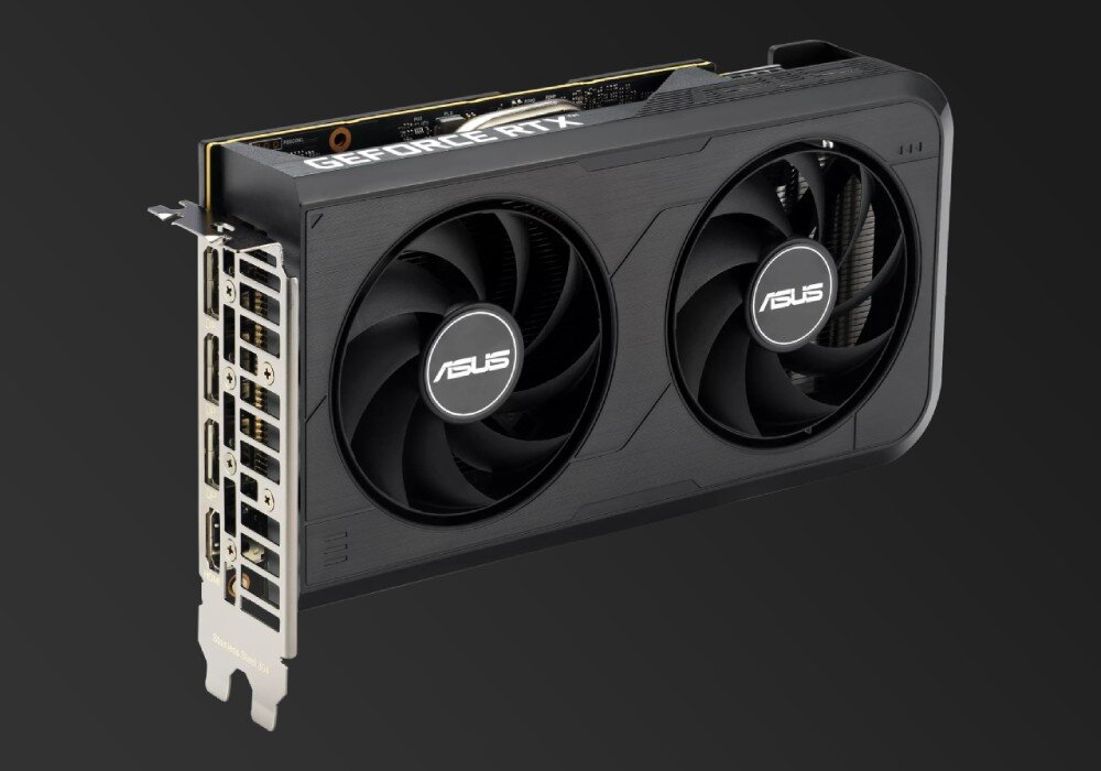 Karta graficzna ASUS Dual GeForce RTX 5050 OC Edition 8GB Karta graficzna widoczna z perspektywy ukazującej wentylatory i górny bok