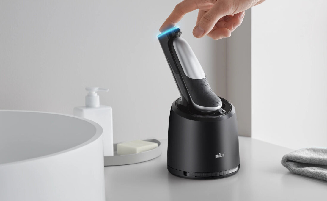Golarka BRAUN Seria 7 71-S7200CC Ładowarka SmartCare Center 4 w 1 ładuje czyści komfort wygoda konserwacja