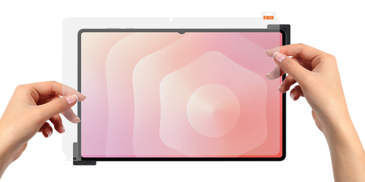 Na zdjęciu dwie dłonie nakładające folię antyrefleksyjną na ekran urządzenia Galaxy Tab S11 Ultra za pomocą dołączonego aplikatora.
