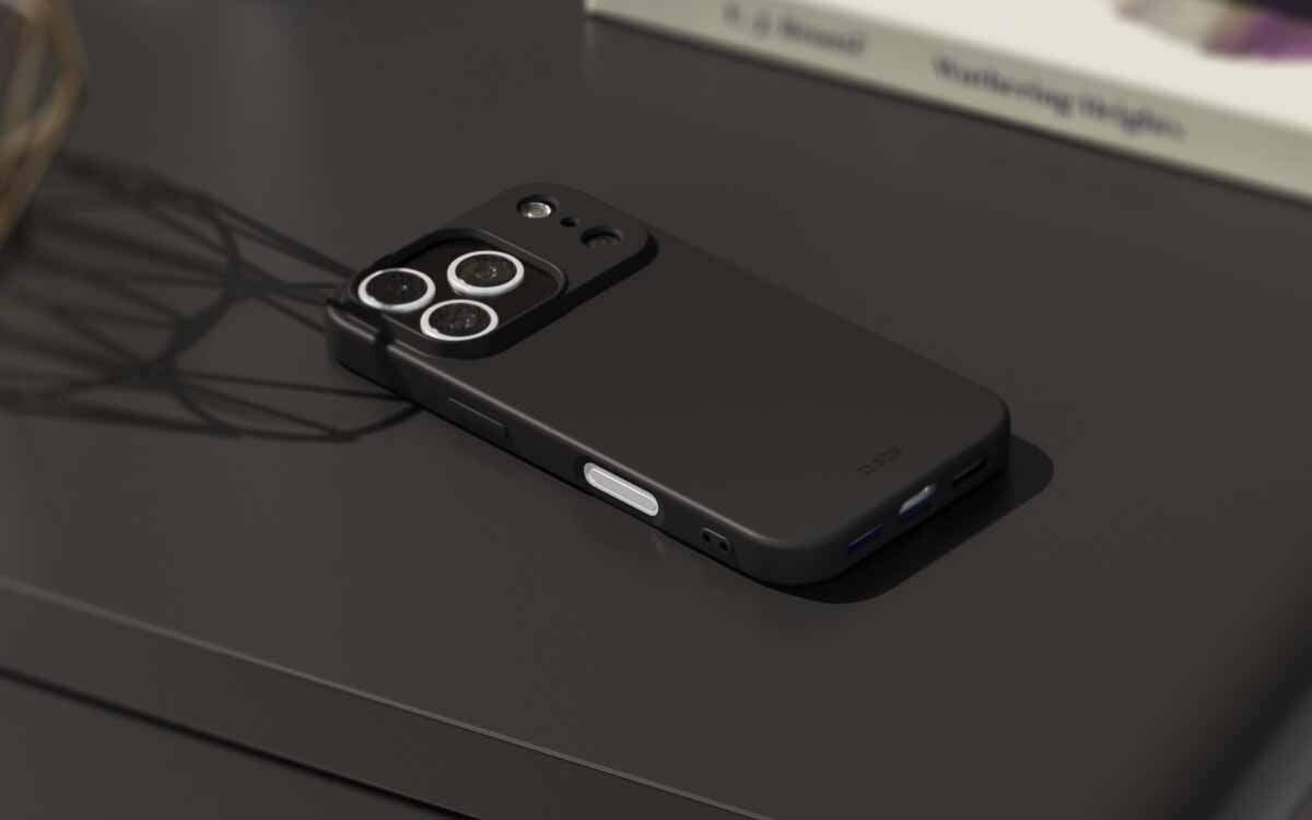 Etui SBS Instinct do Apple iPhone 17 Pro Czarny Etui Instinct dla iPhone 17 z TPU i wnętrzem z mikrofibry.