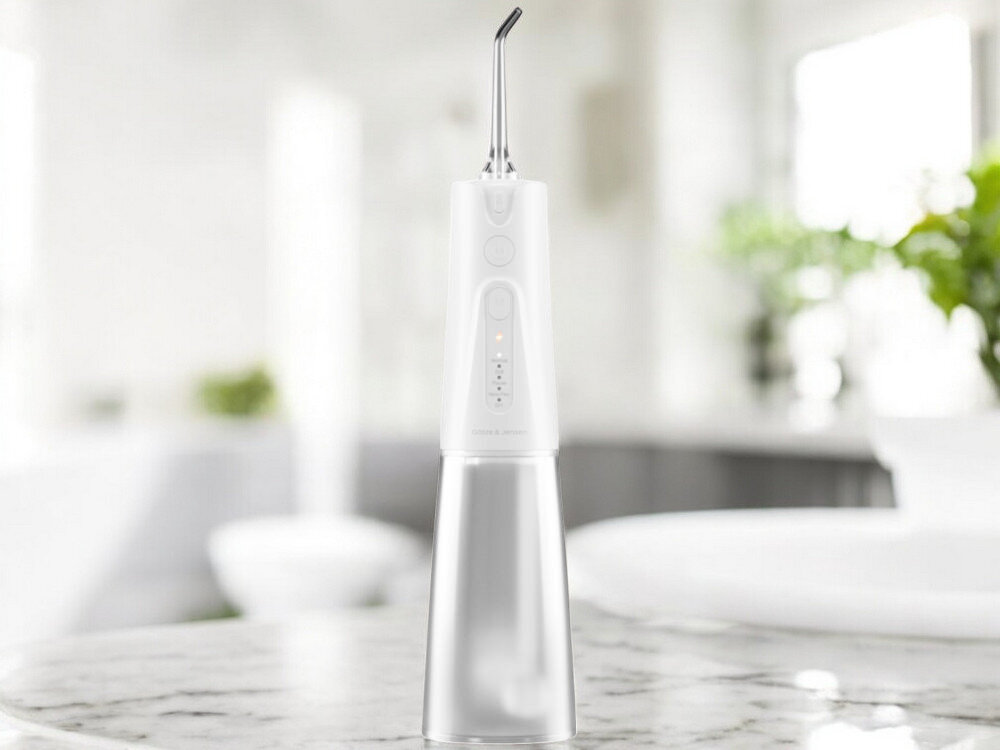 Irygator GÖTZE & JENSEN IR300 na tle jasnej łazienki